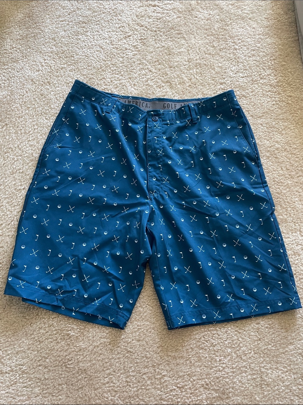 Men’s golf shorts